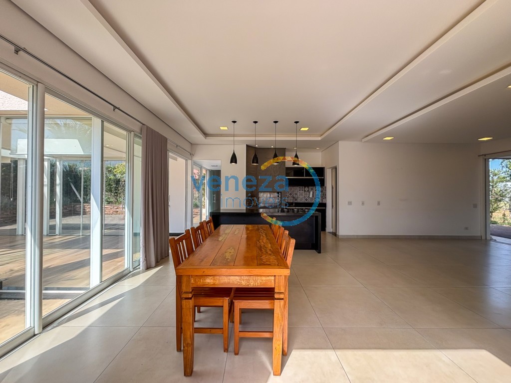 Casa Residencial à venda no bairro Gleba Palhano de Londrina com 200m<sup>2</sup> útil, 3 quartos, 2 vagas de garagem