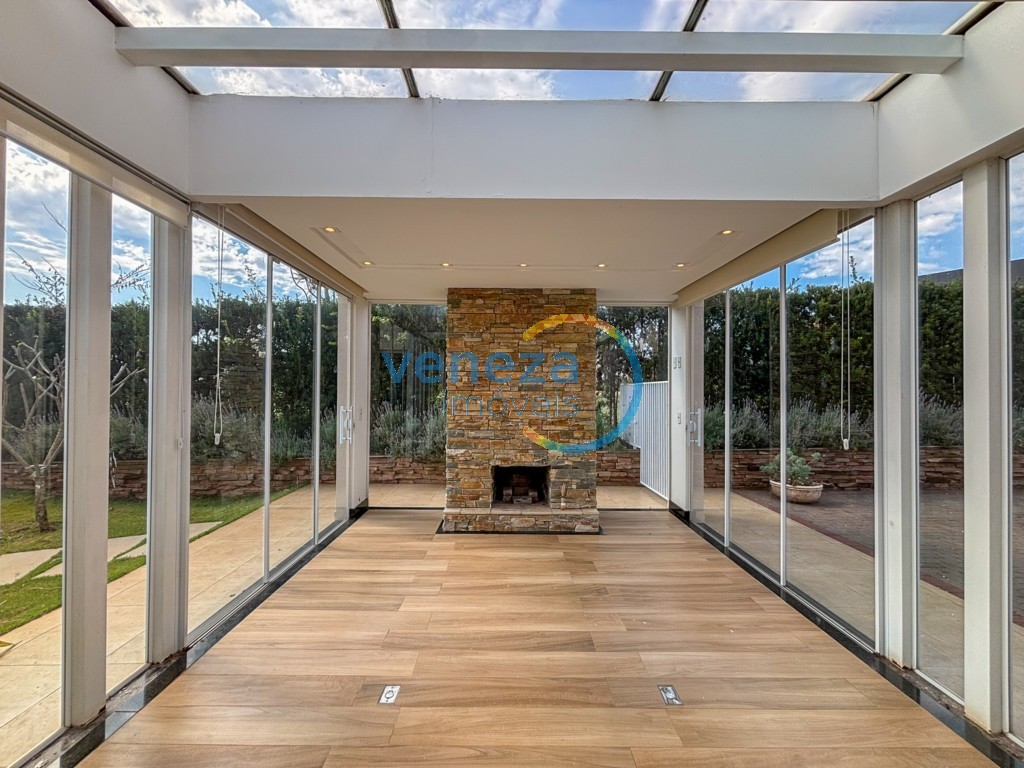 Casa Residencial à venda no bairro Gleba Palhano de Londrina com 200m<sup>2</sup> útil, 3 quartos, 2 vagas de garagem