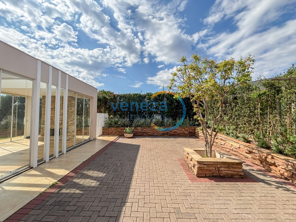 Casa Residencial à venda no bairro Gleba Palhano de Londrina com 200m<sup>2</sup> útil, 3 quartos, 2 vagas de garagem