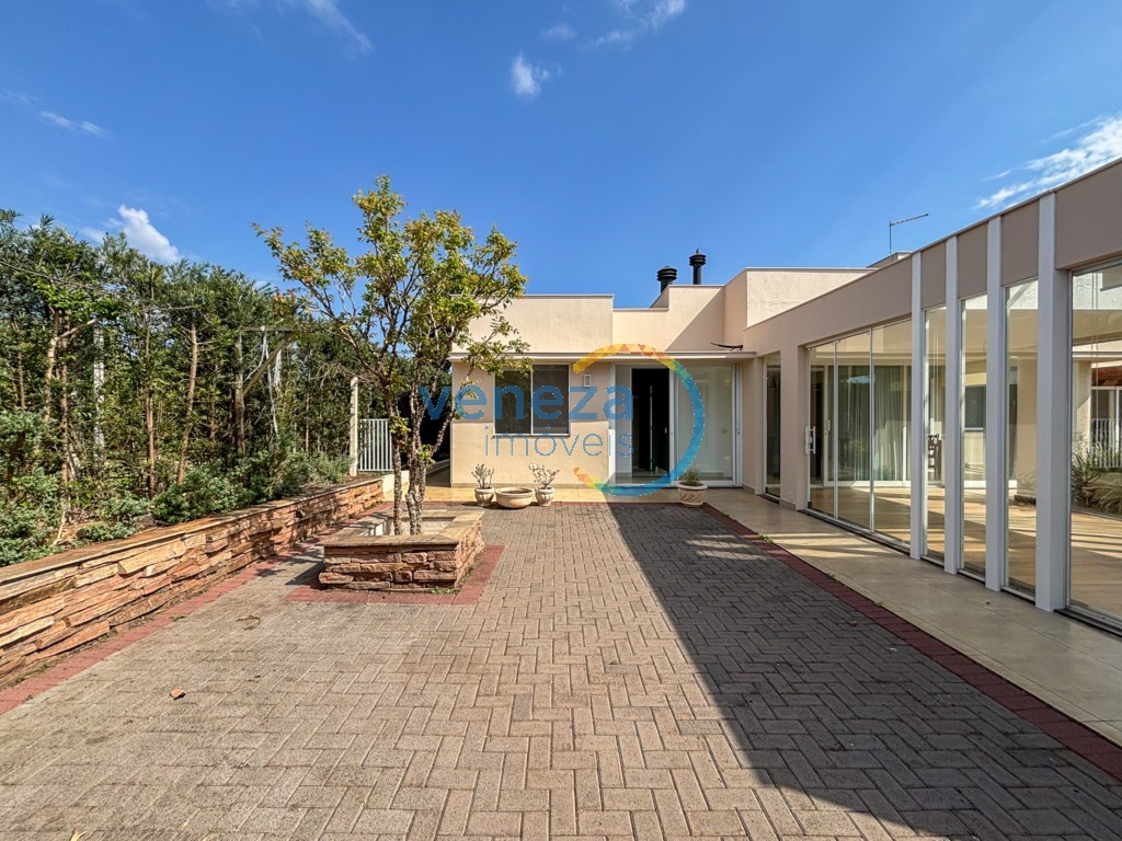 Casa Residencial à venda no bairro Gleba Palhano de Londrina com 200m<sup>2</sup> útil, 3 quartos, 2 vagas de garagem