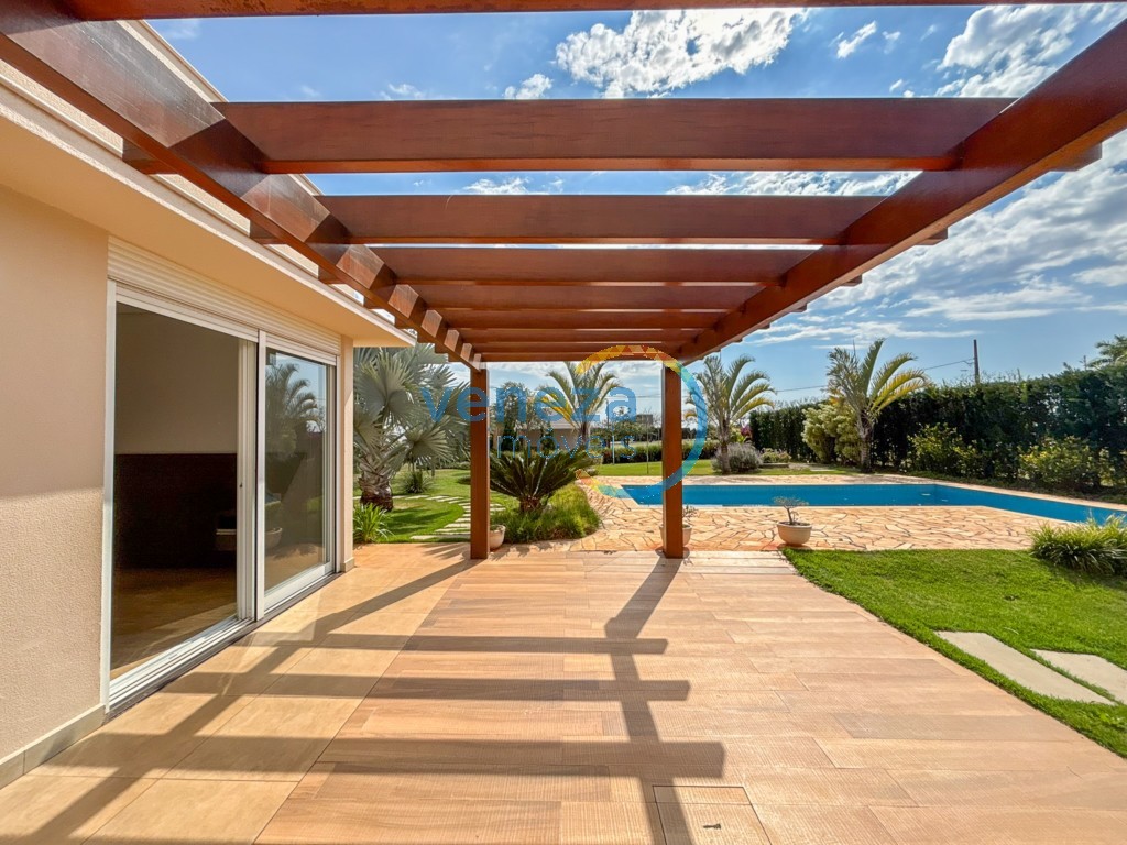 Casa Residencial à venda no bairro Gleba Palhano de Londrina com 200m<sup>2</sup> útil, 3 quartos, 2 vagas de garagem