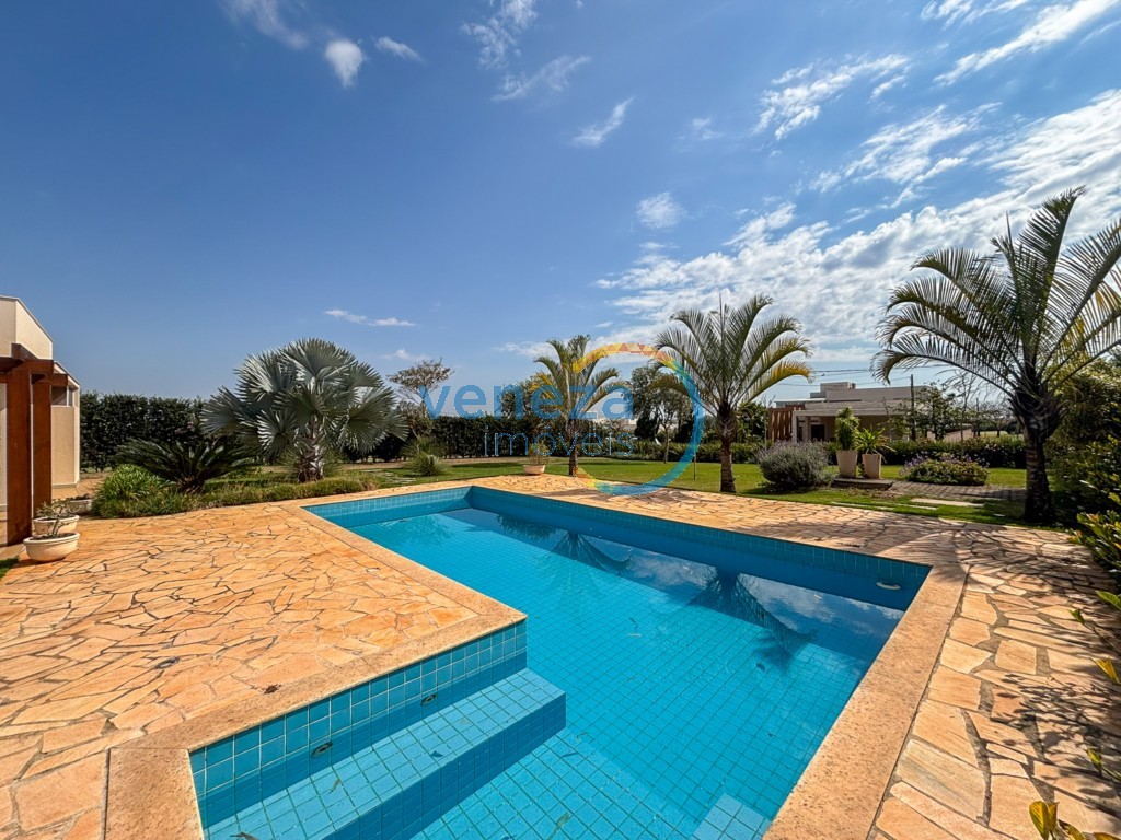 Casa Residencial à venda no bairro Gleba Palhano de Londrina com 200m<sup>2</sup> útil, 3 quartos, 2 vagas de garagem