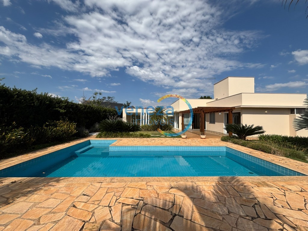 Casa Residencial à venda no bairro Gleba Palhano de Londrina com 200m<sup>2</sup> útil, 3 quartos, 2 vagas de garagem