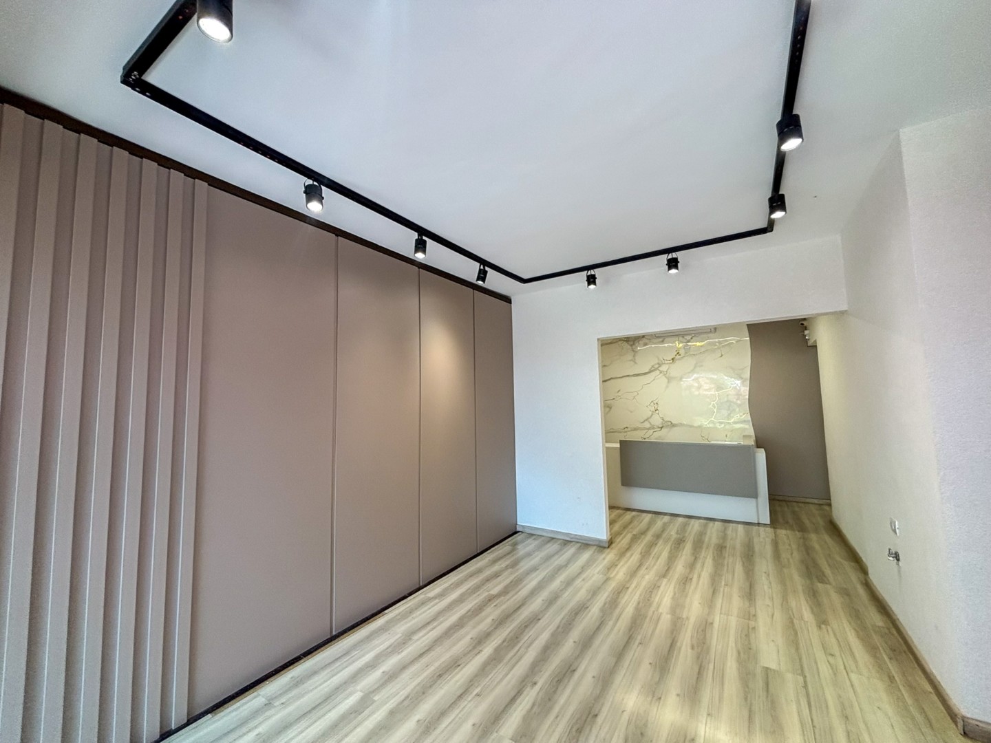 Sala/Conjunto Comercial para alugar em Quebec, Londrina — Portal Chave Fácil