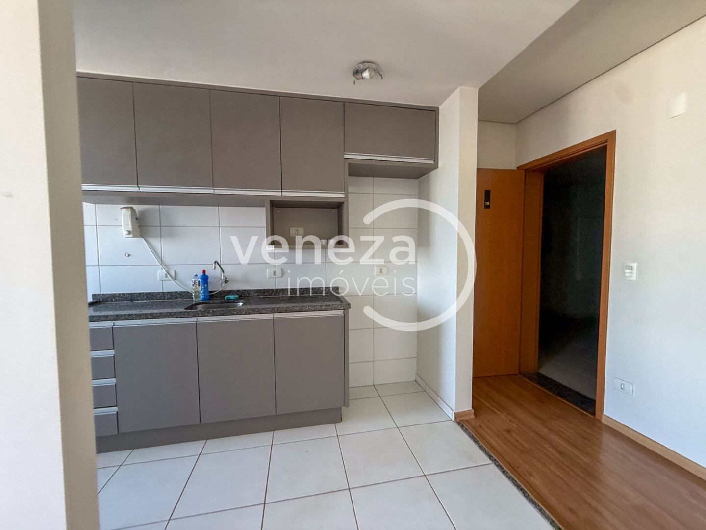 Apartamento para venda no bairro Vila Brasil de Londrina - Foto 11