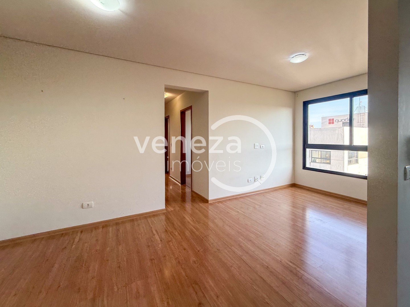 Apartamento para venda no Vila Brasil em Londrina com 117,73m² por R$ 430.000  - Foto 2