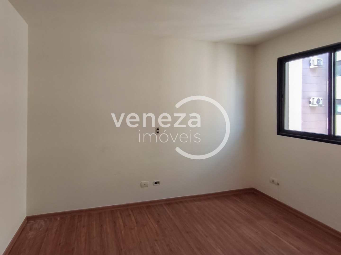 Apartamento para venda no Vila Brasil em Londrina com 100,34m² por R$ 380.000