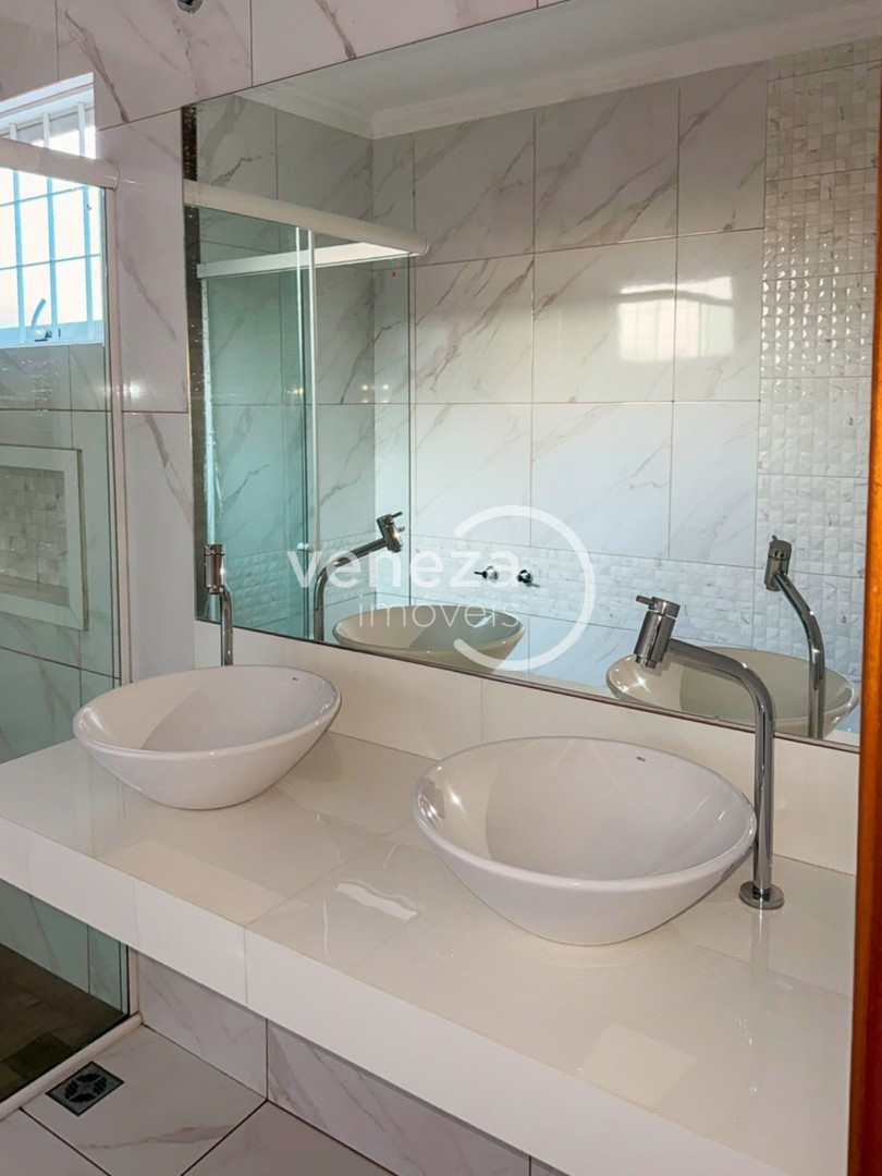 Casa Residencial para venda no bairro Jardim Prefeito Milton Me de Londrina - Foto 11
