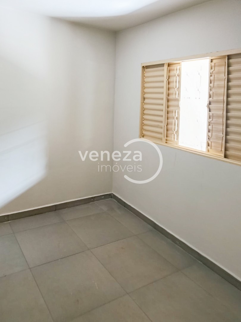 Casa Residencial para venda no bairro Residencial Abussafe de Londrina - Foto 6