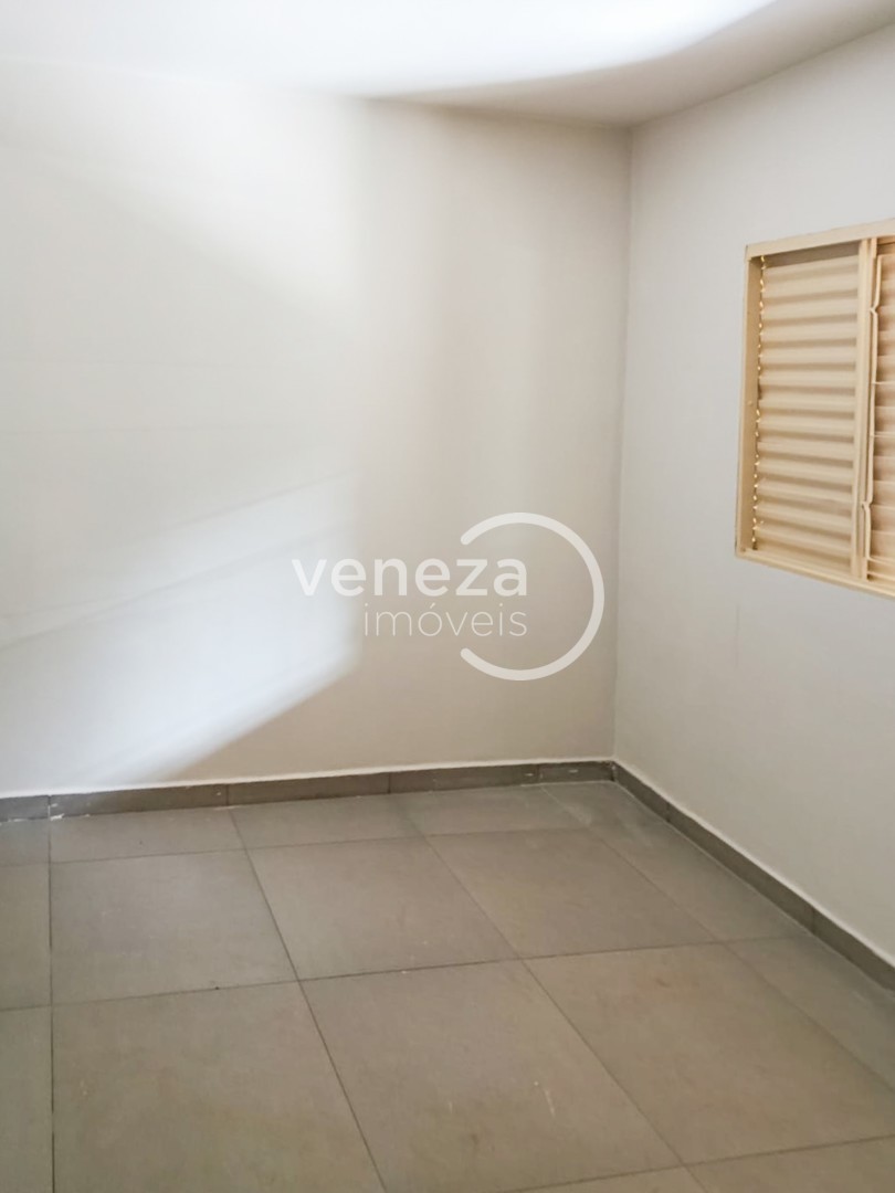 Casa Residencial para venda no bairro Residencial Abussafe de Londrina - Foto 7
