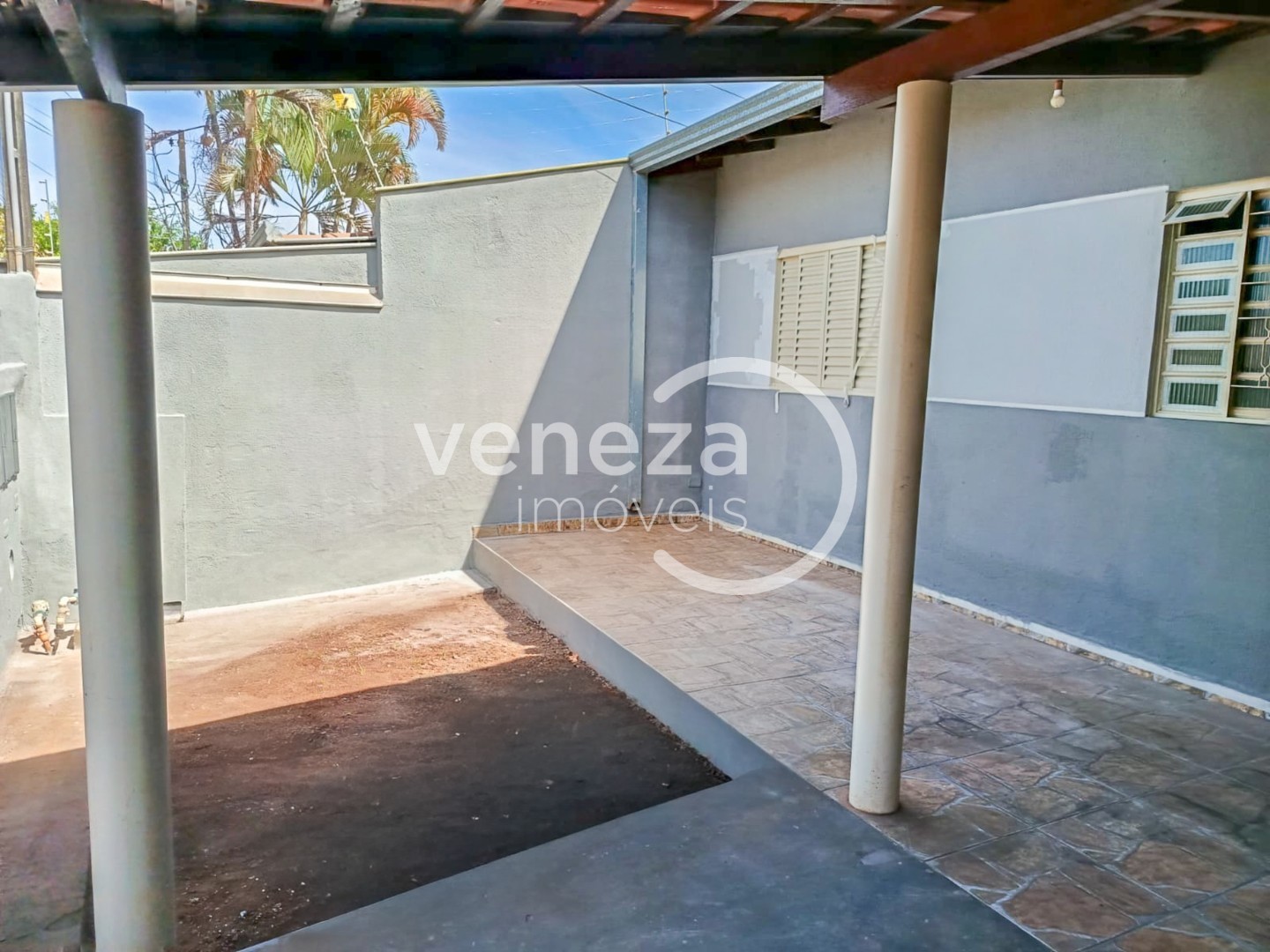 Casa Residencial para venda no bairro Residencial Abussafe de Londrina - Foto 4