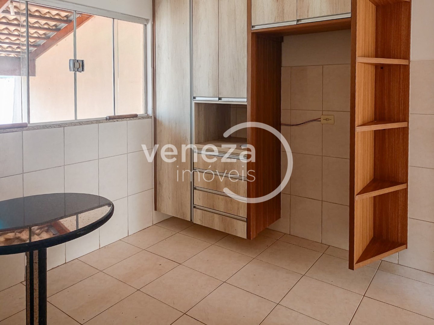 Casa Residencial para venda no bairro Residencial Abussafe de Londrina - Foto 7