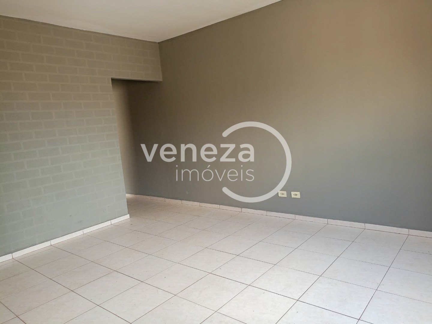 Casa Residencial para venda no bairro Residencial Abussafe de Londrina - Foto 4