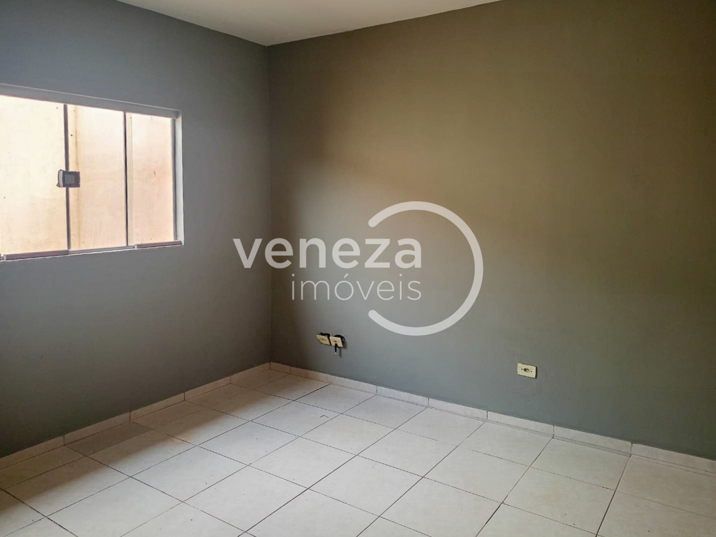 Casa Residencial para venda no bairro Residencial Abussafe de Londrina - Foto 5