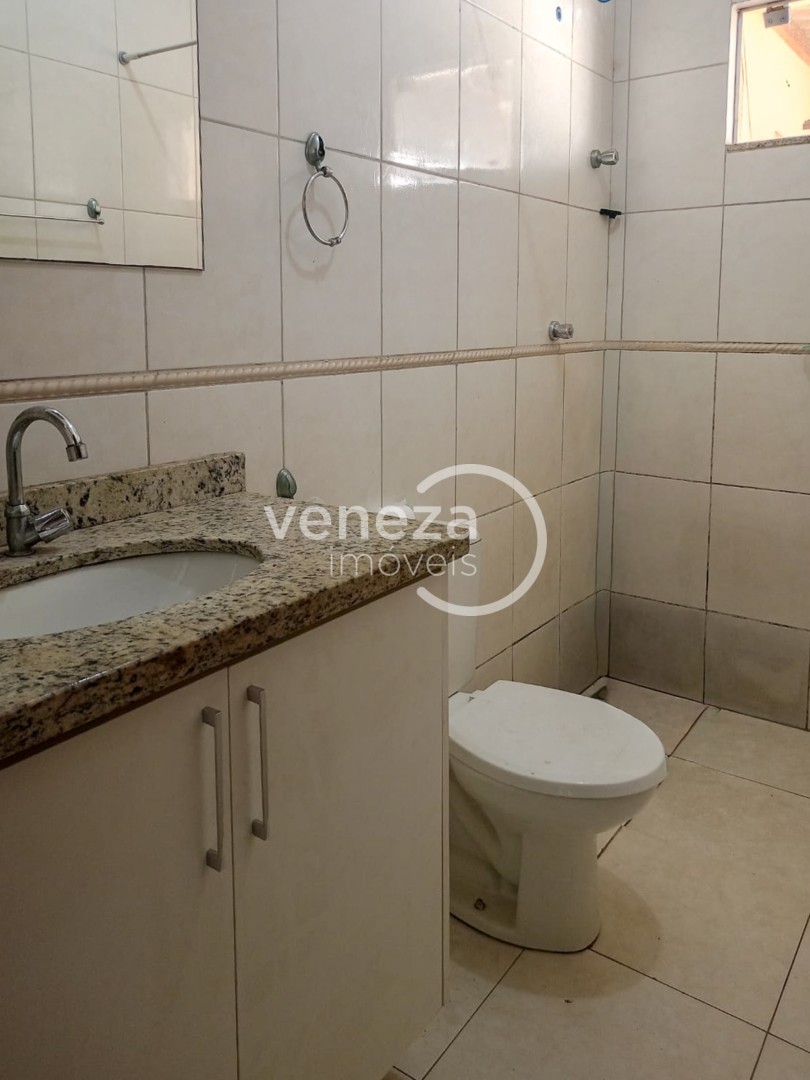 Casa Residencial para venda no bairro Residencial Abussafe de Londrina - Foto 9