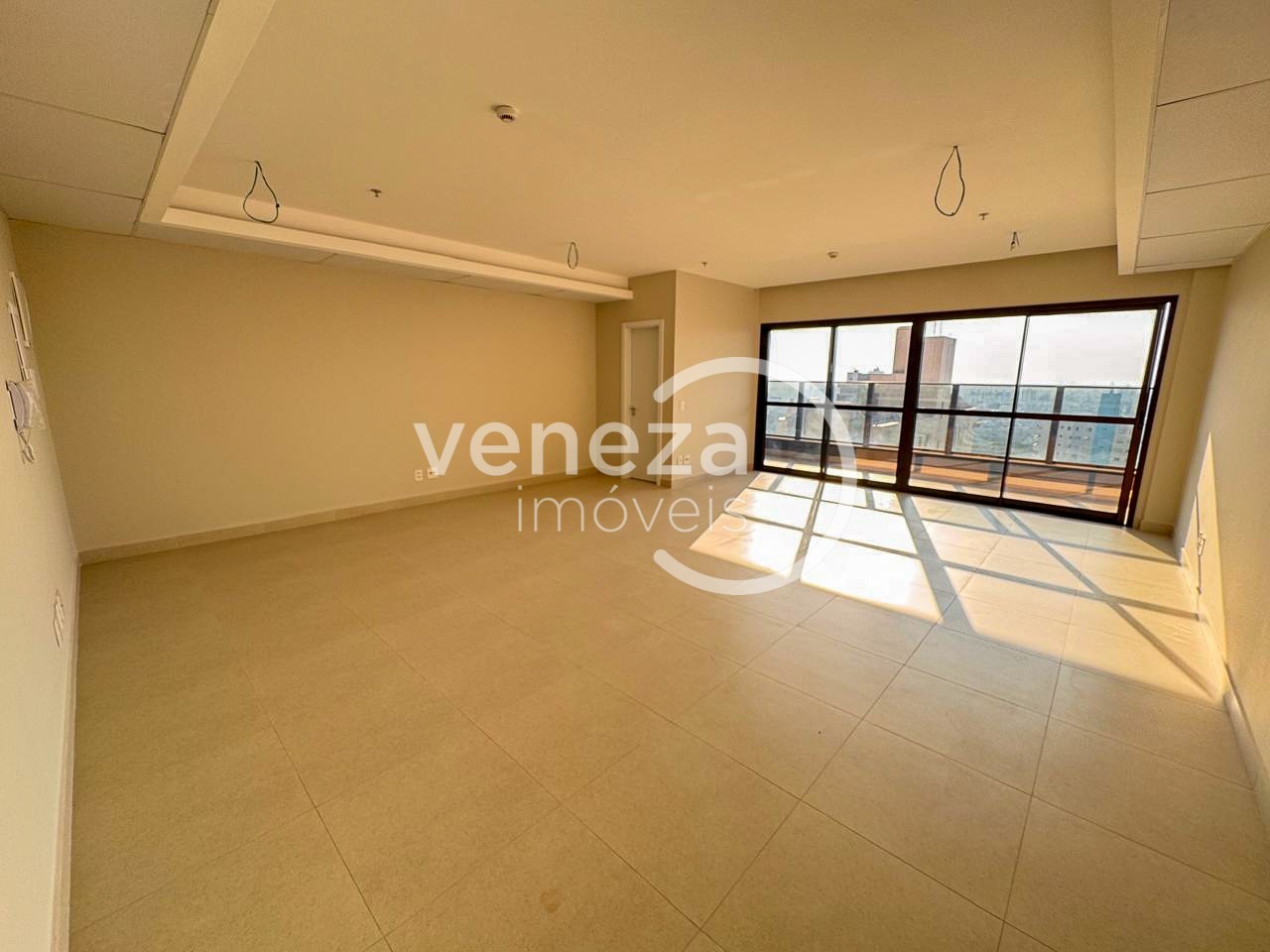 Sala para venda no bairro Centro de Londrina - Foto 4