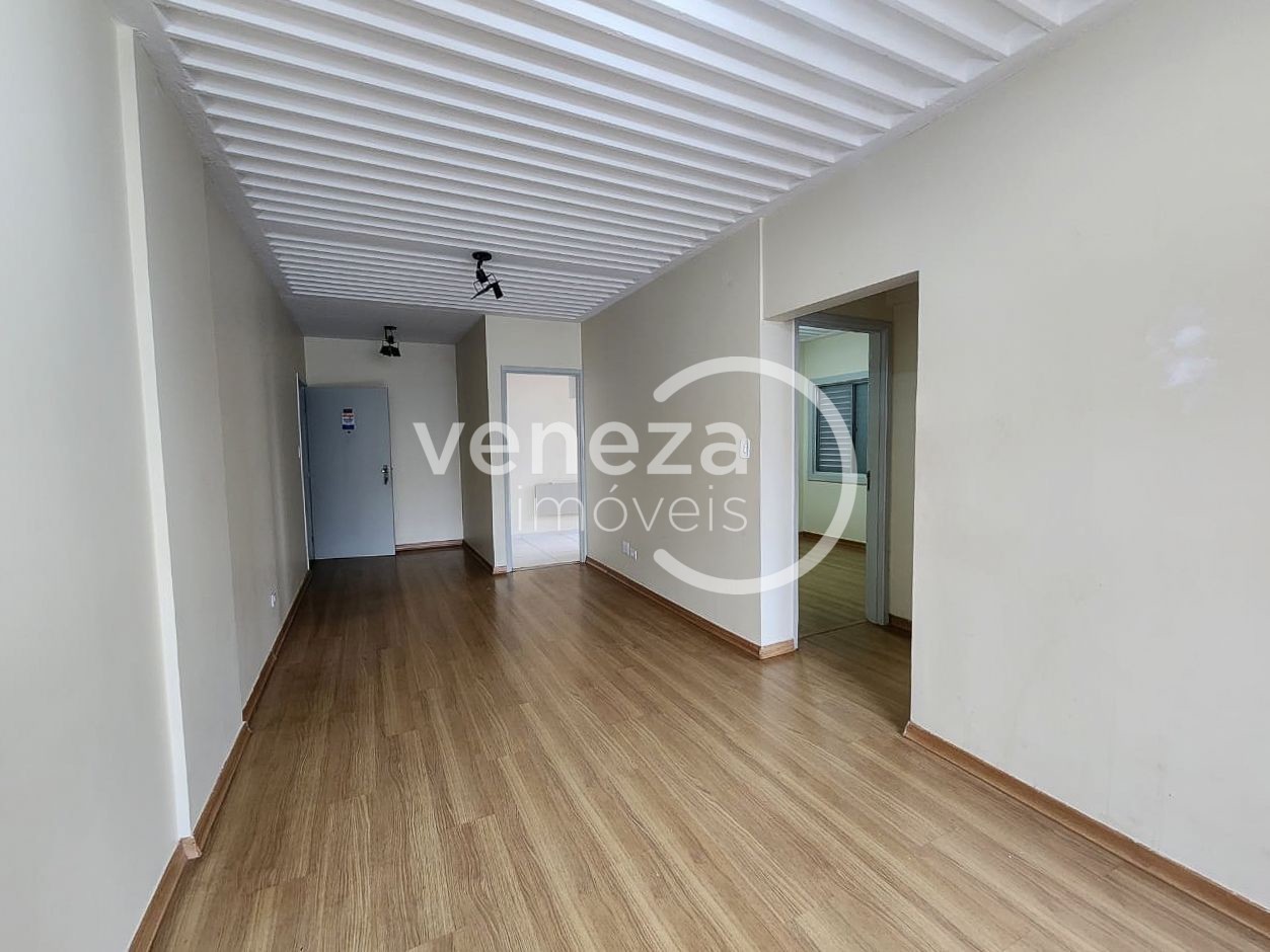 Apartamento para venda no Centro em Londrina com 108,67m² por R$ 298.000  - Foto 3