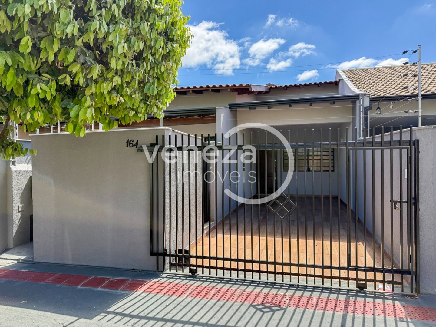 Casa Residencial para locacao no Jardim Imperio do Sol em Londrina com 120m² por R$ 2.300