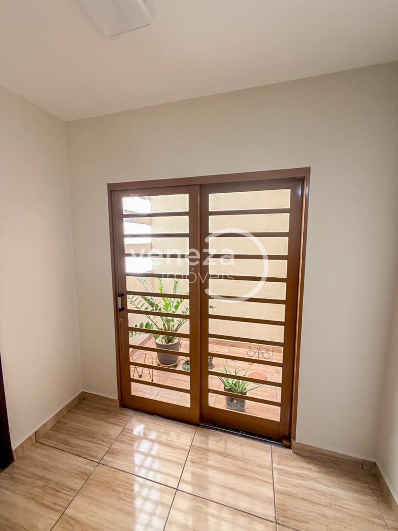 Casa Residencial para locacao no Jardim Imperio do Sol em Londrina com 120m² por R$ 2.300