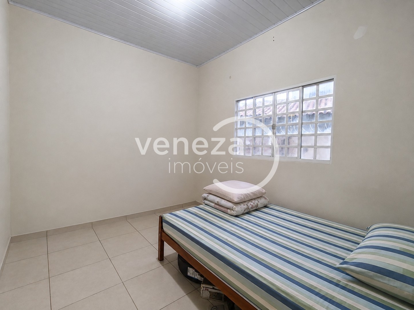 Casa Residencial para venda no bairro Chacaras Pietraroia de Londrina - Foto 4