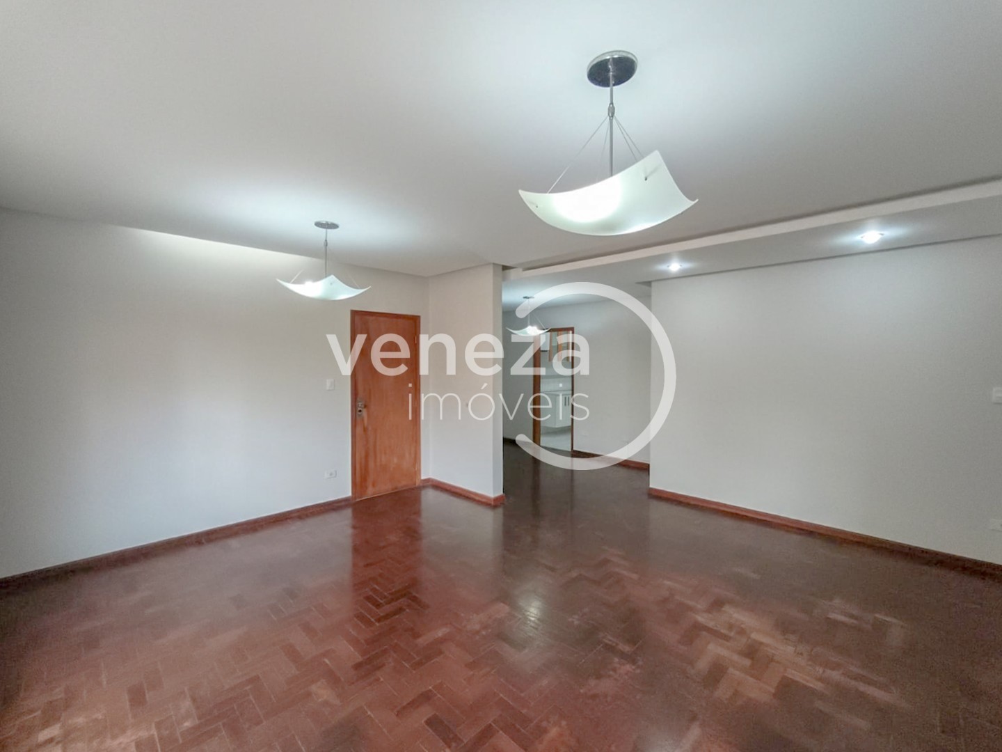 Apartamento para venda no Centro em Londrina com 170m² por R$ 310.000  - Foto 2