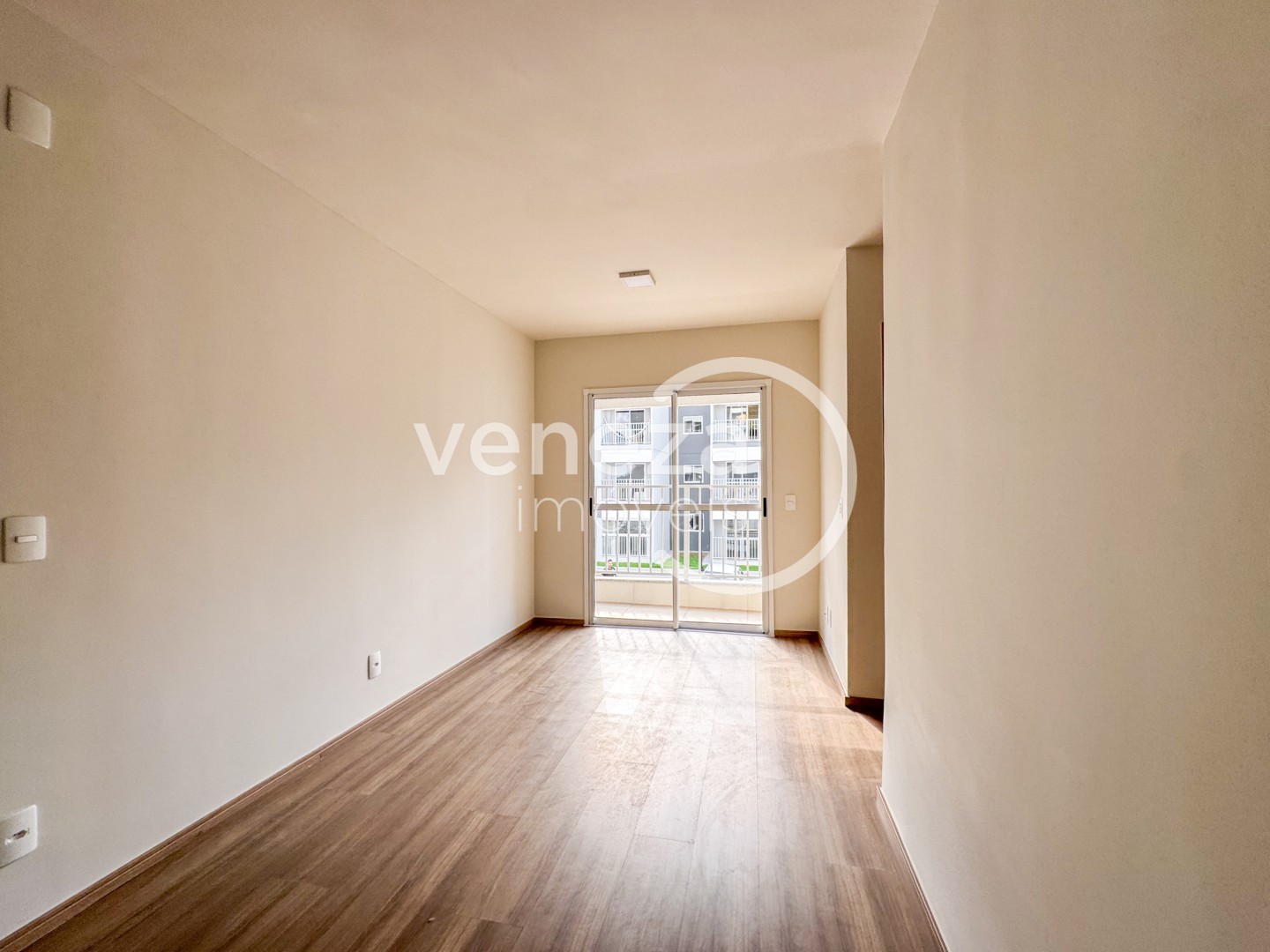 Apartamento para locacao no Colinas em Londrina com 44m² por R$ 1.250