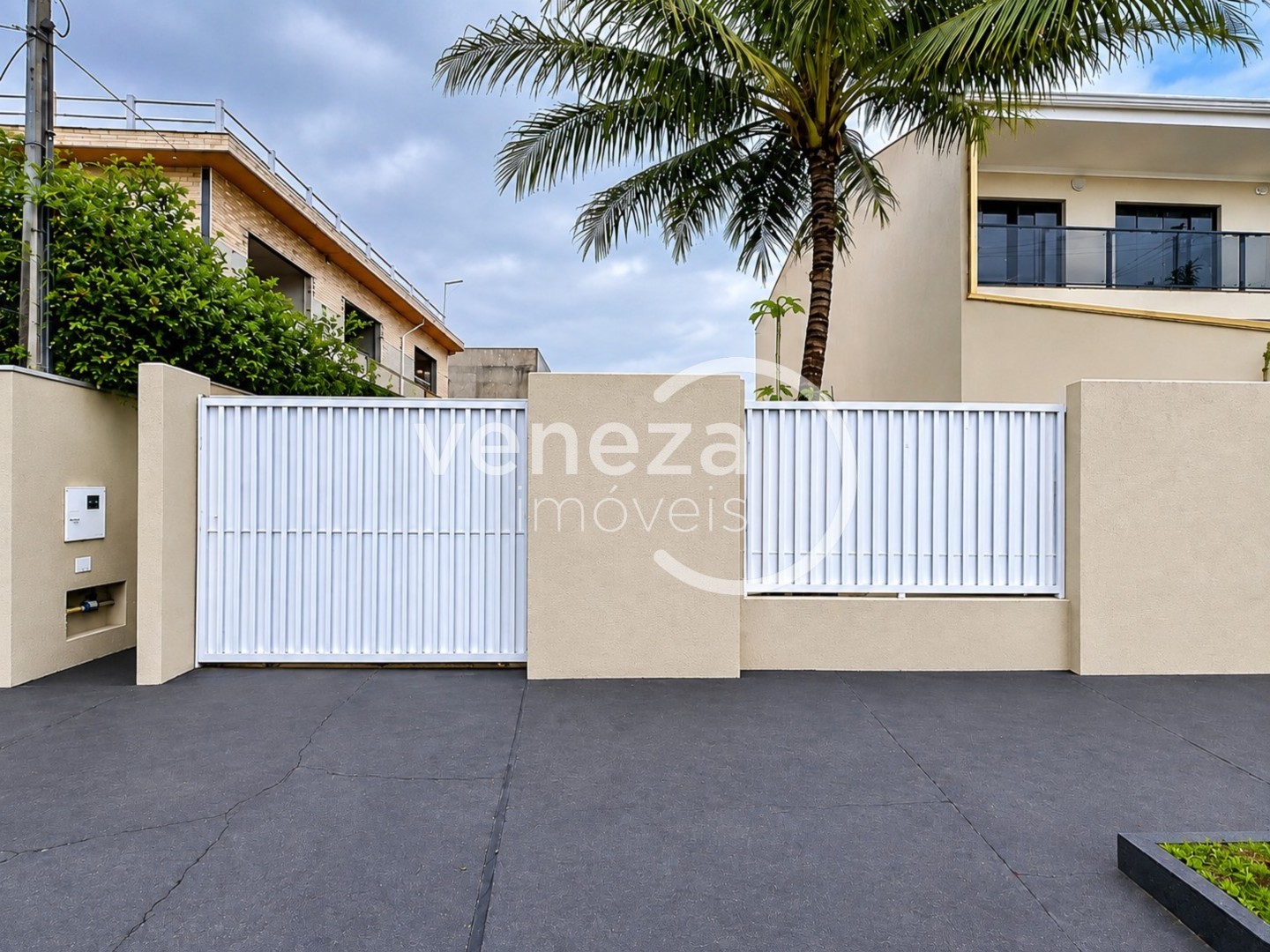 Casa Residencial para venda no Jardim Guararapes em Londrina com 250m² por R$ 380.000 - Foto 1