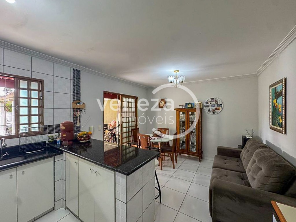 Casa Residencial para venda no Jardim Guararapes em Londrina com 250m² por R$ 380.000 - Foto 3