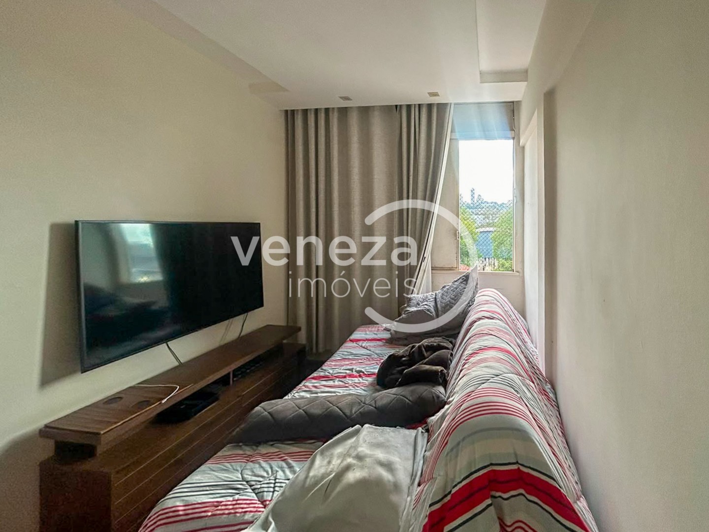Apartamento para venda no Centro em Londrina com 72m² por R$ 195.000 - Foto 2