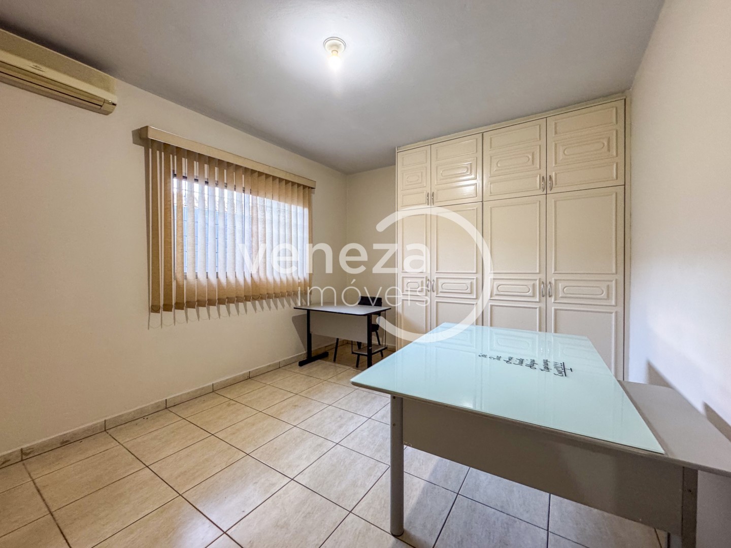 Casa Comercial para locação no bairro Jardim Higienopolis de Londrina - Foto 13