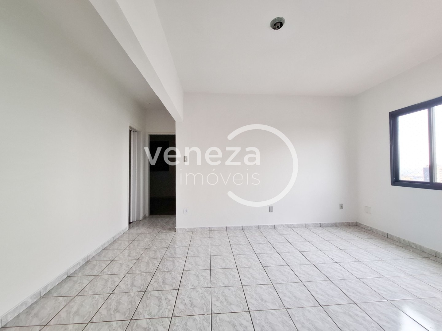 Apartamento para venda no Centro em Londrina com 90m² por R$ 200.000