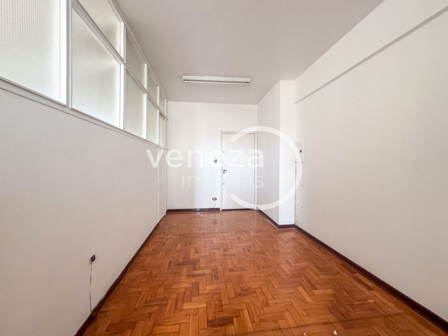 Sala para venda no Centro em Londrina com 68m² por R$ 160.000  - Foto 2