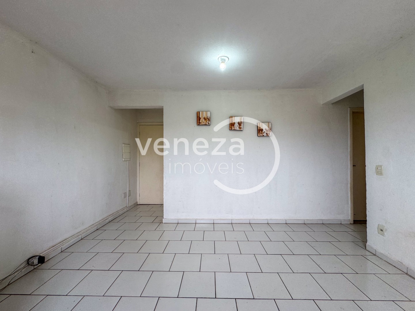Apartamento para venda no Vale dos Tucanos em Londrina com 81,88m² por R$ 220.000