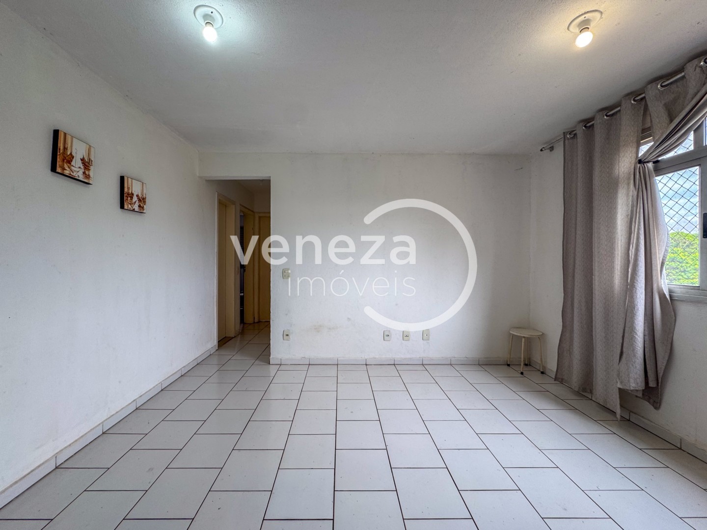 Apartamento para venda no Vale dos Tucanos em Londrina com 81,88m² por R$ 220.000