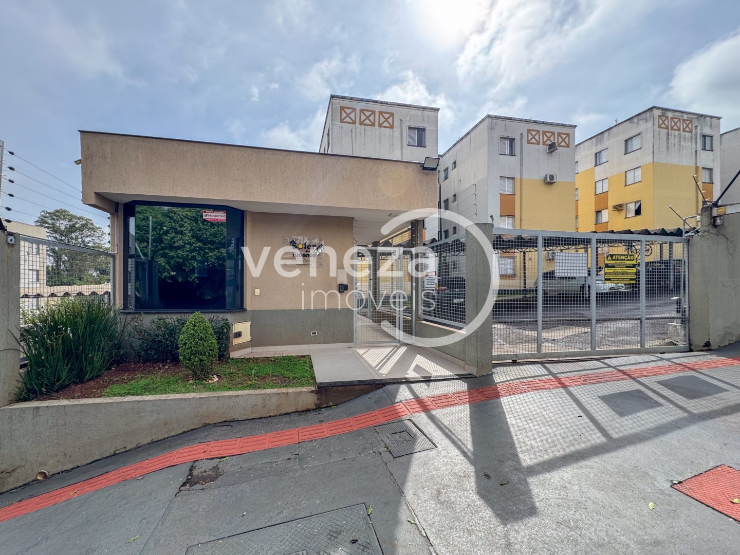 Apartamento para venda no Vale dos Tucanos em Londrina com 81,88m² por R$ 220.000