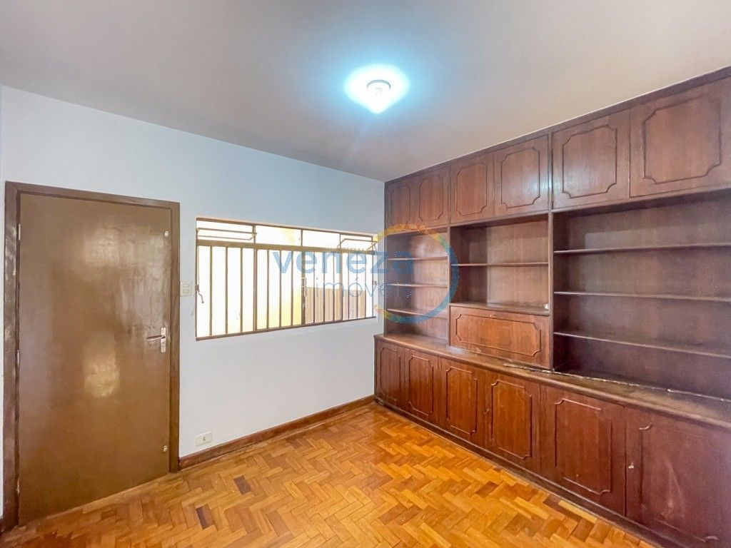 Casa Comercial à venda no bairro Shangri-la de Londrina com 249.41m<sup>2</sup> útil, 4 vagas de garagem