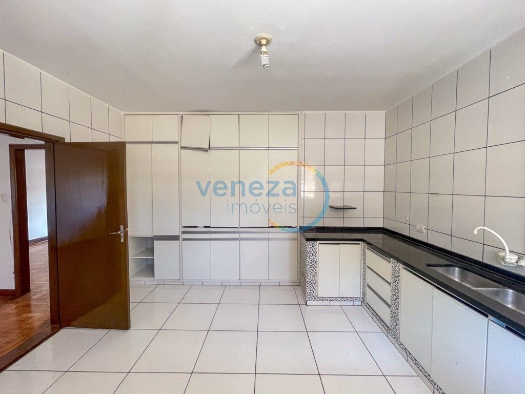 Casa Comercial à venda no bairro Shangri-la de Londrina com 249.41m<sup>2</sup> útil, 4 vagas de garagem