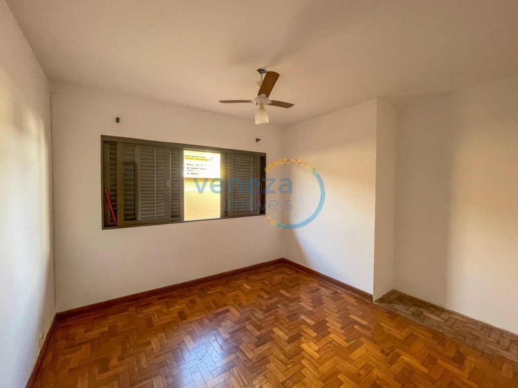 Casa Comercial à venda no bairro Shangri-la de Londrina com 249.41m<sup>2</sup> útil, 4 vagas de garagem