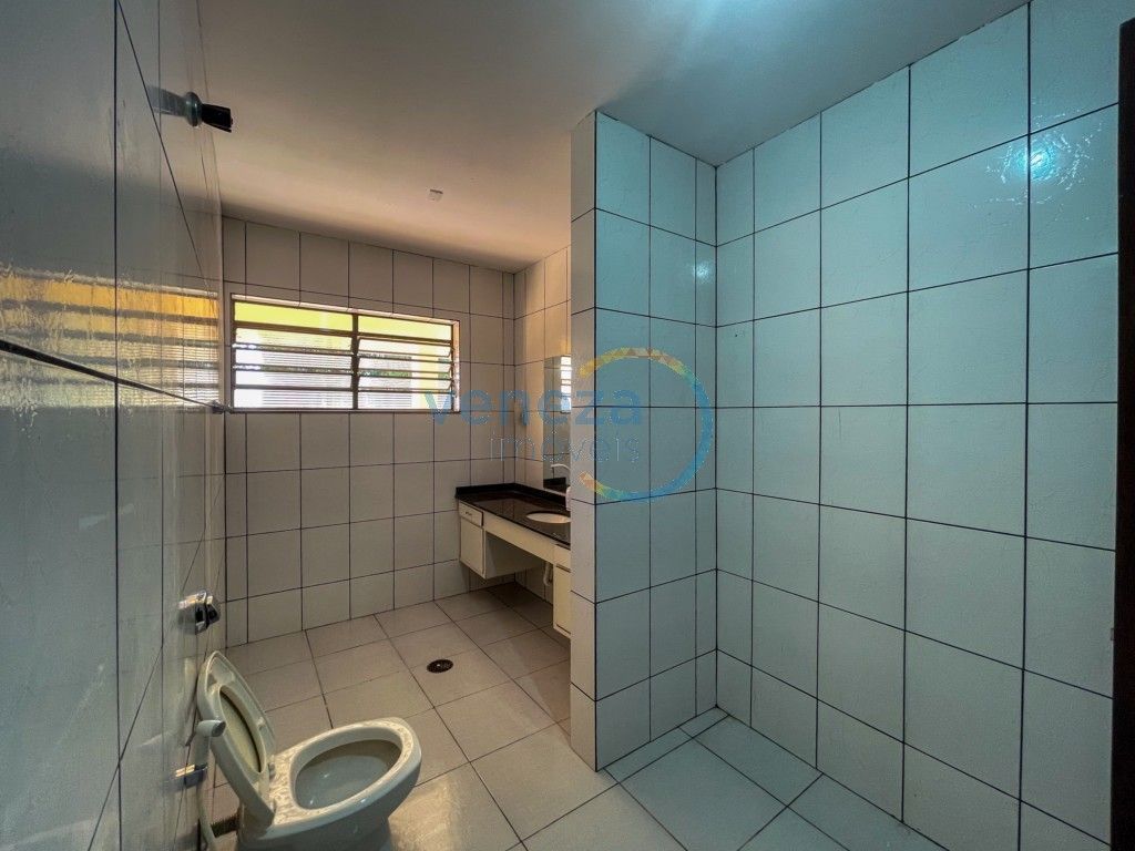 Casa Comercial à venda no bairro Shangri-la de Londrina com 249.41m<sup>2</sup> útil, 4 vagas de garagem