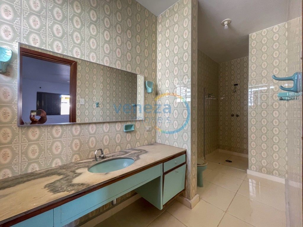 Casa Comercial à venda no bairro Shangri-la de Londrina com 249.41m<sup>2</sup> útil, 4 vagas de garagem