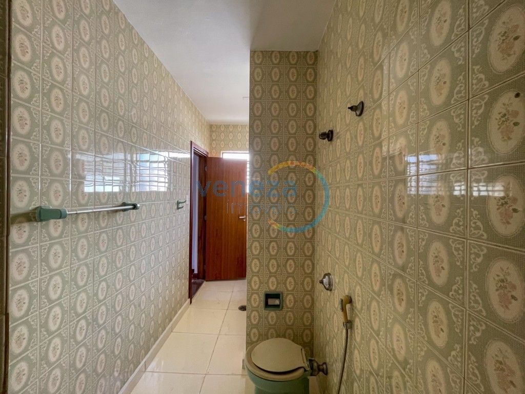 Casa Comercial à venda no bairro Shangri-la de Londrina com 249.41m<sup>2</sup> útil, 4 vagas de garagem