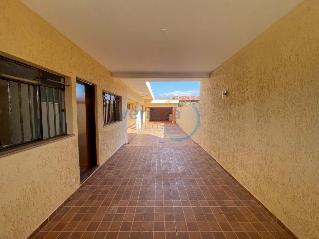 Casa Comercial à venda no bairro Shangri-la de Londrina com 249.41m<sup>2</sup> útil, 4 vagas de garagem