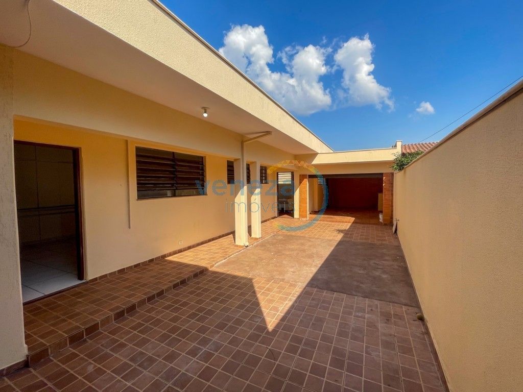 Casa Comercial à venda no bairro Shangri-la de Londrina com 249.41m<sup>2</sup> útil, 4 vagas de garagem