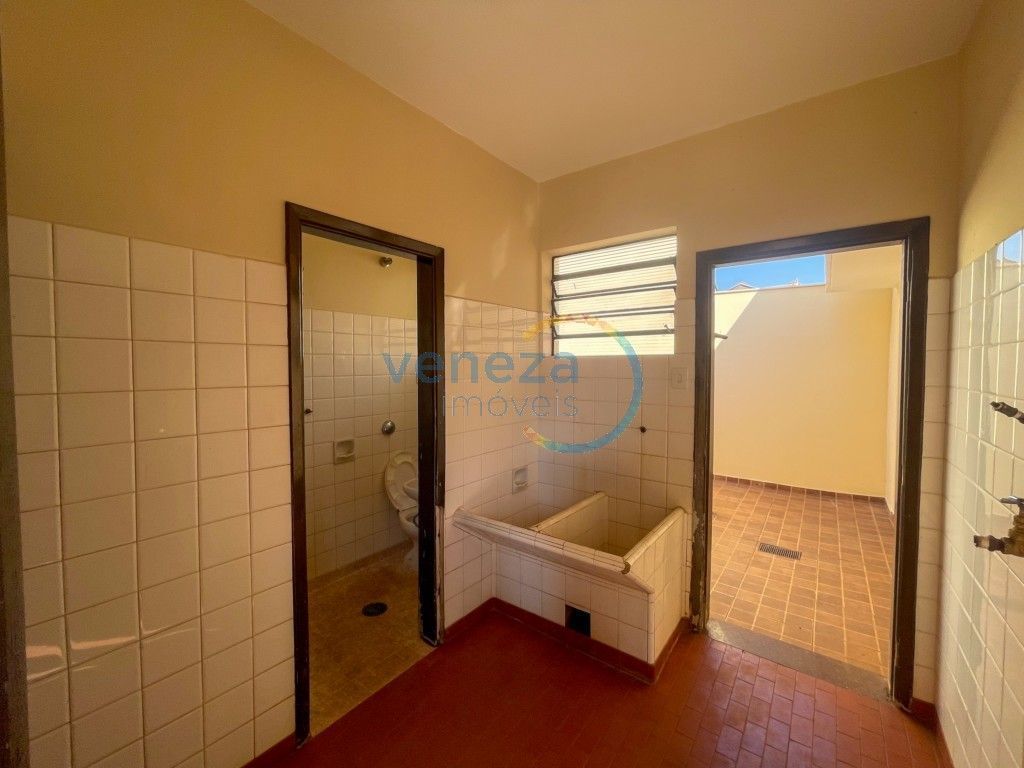 Casa Comercial à venda no bairro Shangri-la de Londrina com 249.41m<sup>2</sup> útil, 4 vagas de garagem