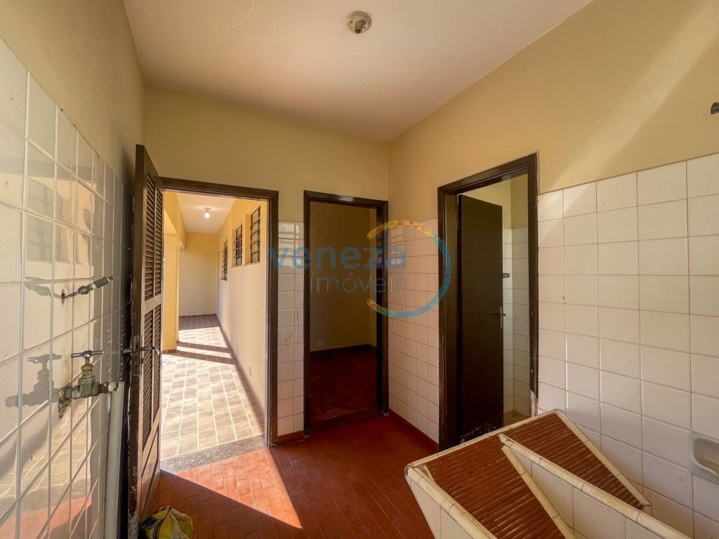 Casa Comercial à venda no bairro Shangri-la de Londrina com 249.41m<sup>2</sup> útil, 4 vagas de garagem