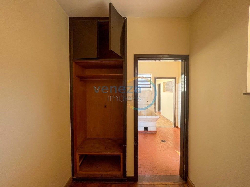 Casa Comercial à venda no bairro Shangri-la de Londrina com 249.41m<sup>2</sup> útil, 4 vagas de garagem