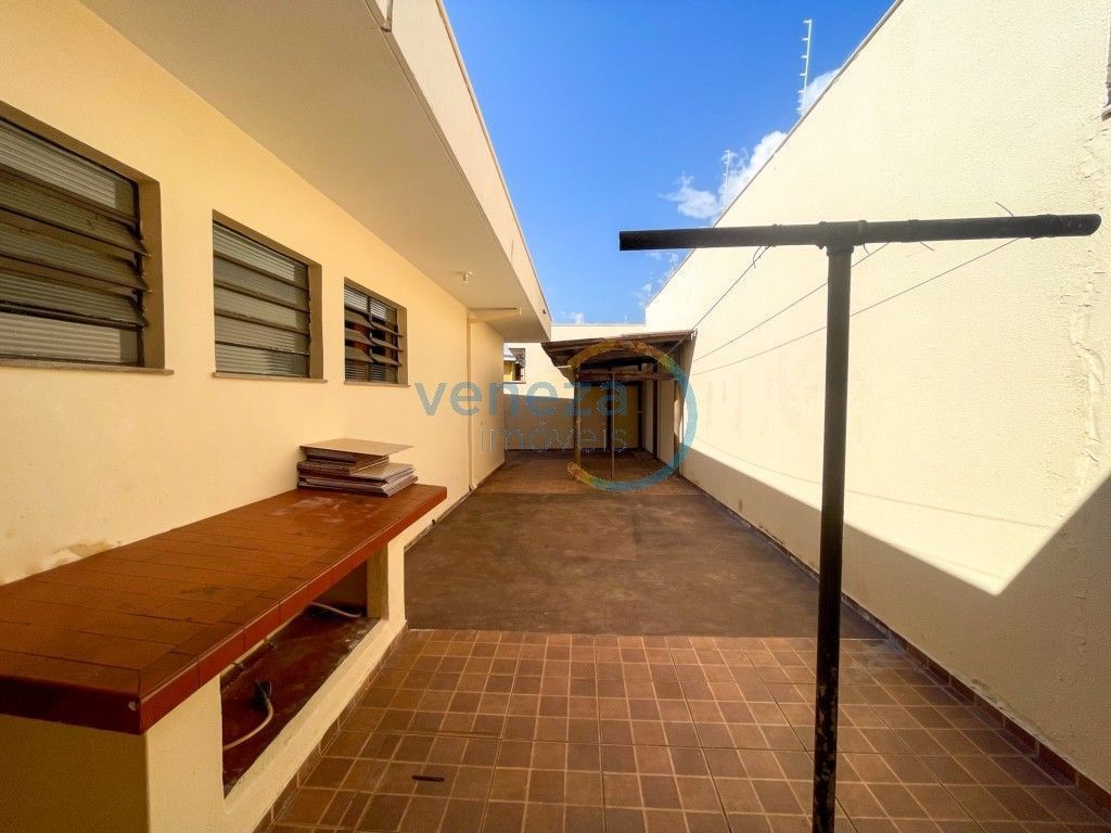 Casa Comercial à venda no bairro Shangri-la de Londrina com 249.41m<sup>2</sup> útil, 4 vagas de garagem