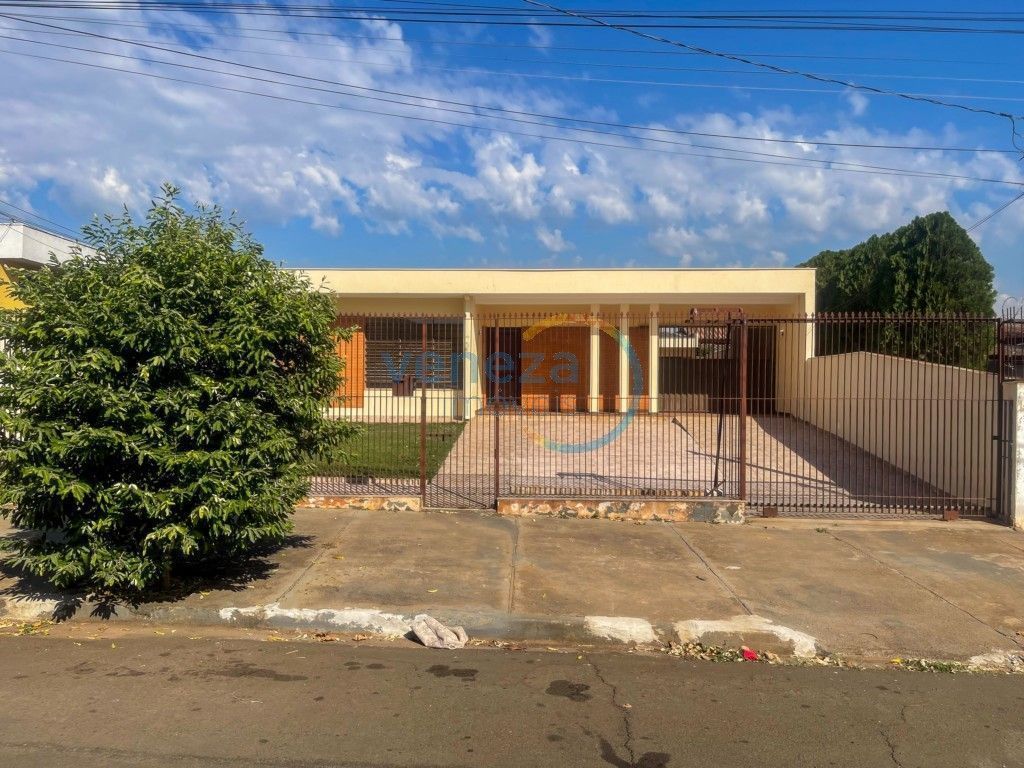 Casa Comercial à venda no bairro Shangri-la de Londrina com 249.41m<sup>2</sup> útil, 4 vagas de garagem