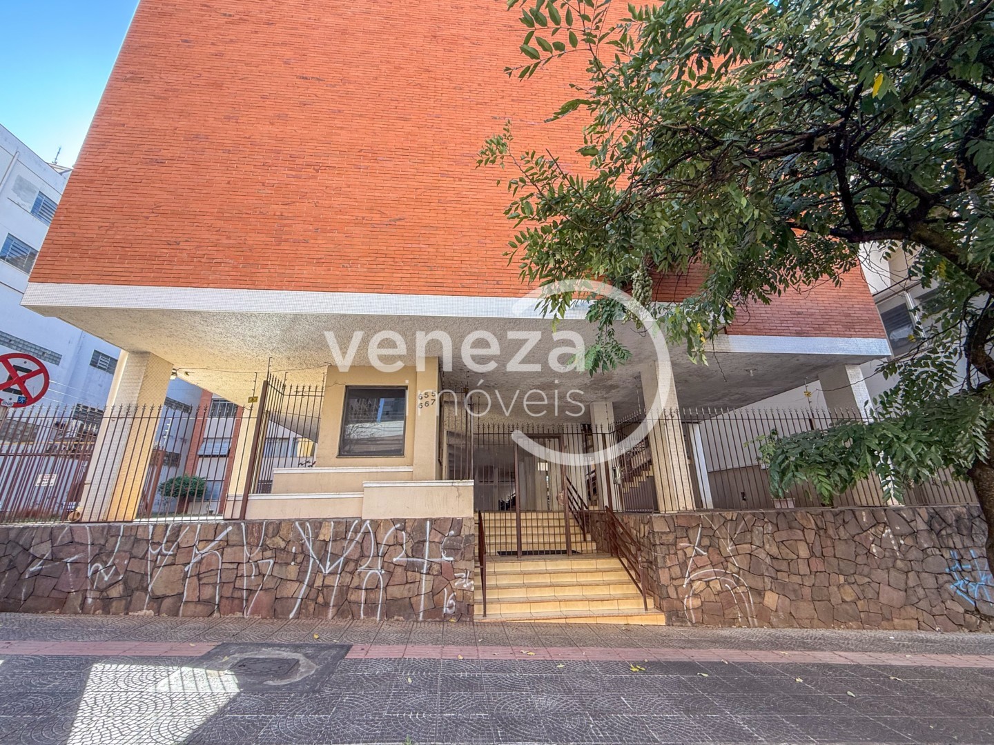 Apartamento para venda no Centro em Londrina com 97,63m² por R$ 270.000