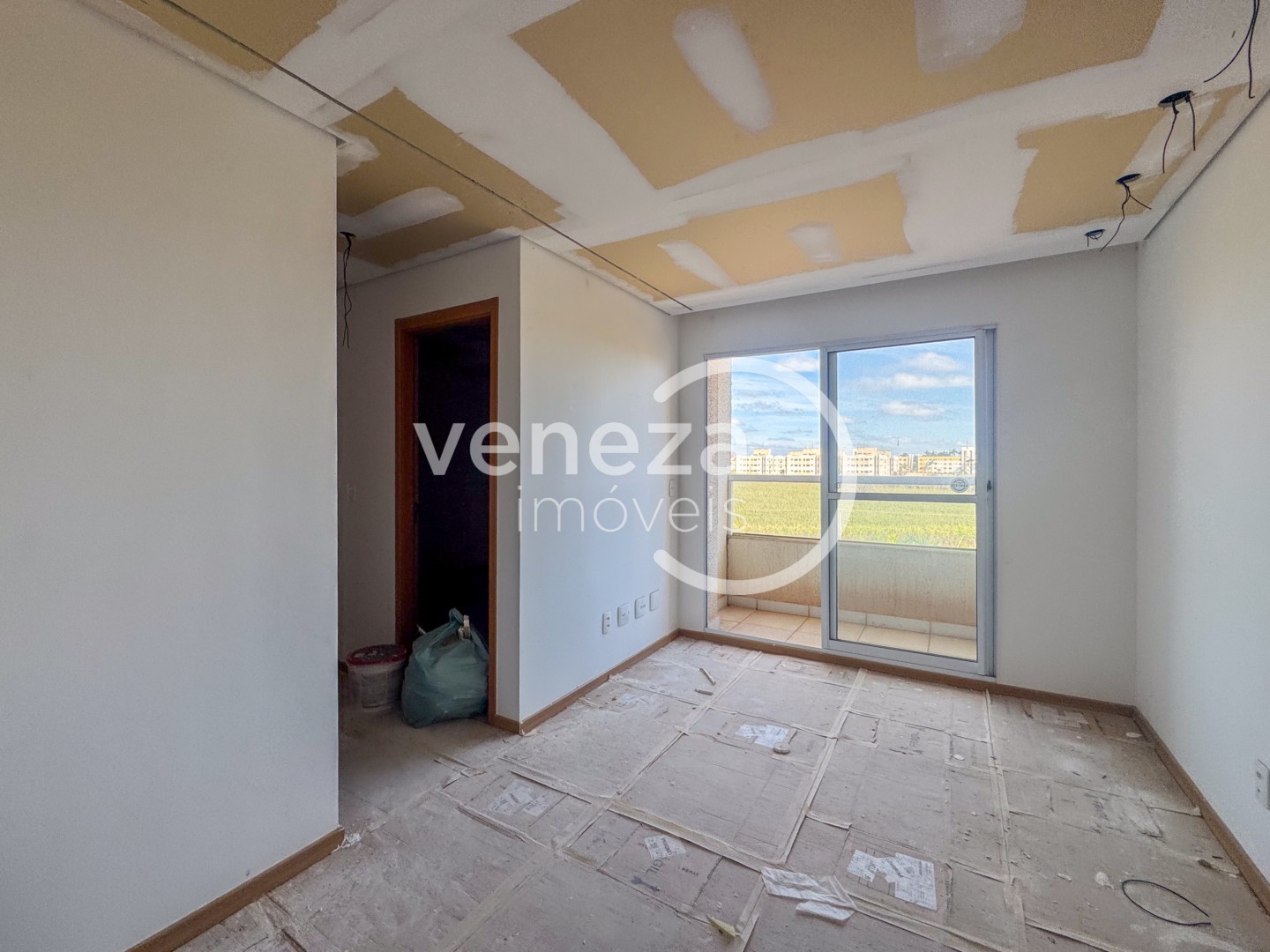 Apartamento para locacao no Gleba Fazenda Palhano em Londrina com 77m² por R$ 1.700